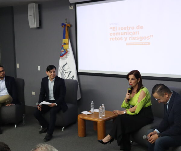 FCC realiza panel “El rostro de Comunicar: retos y riesgos”