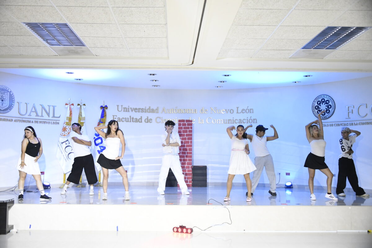Difusión Cultural FCC aparece en el escenario de inducción y lo llena de baile, música y energía
