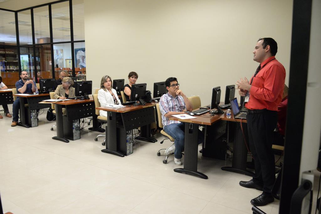 Maestros se actualizan en Marketing Digital