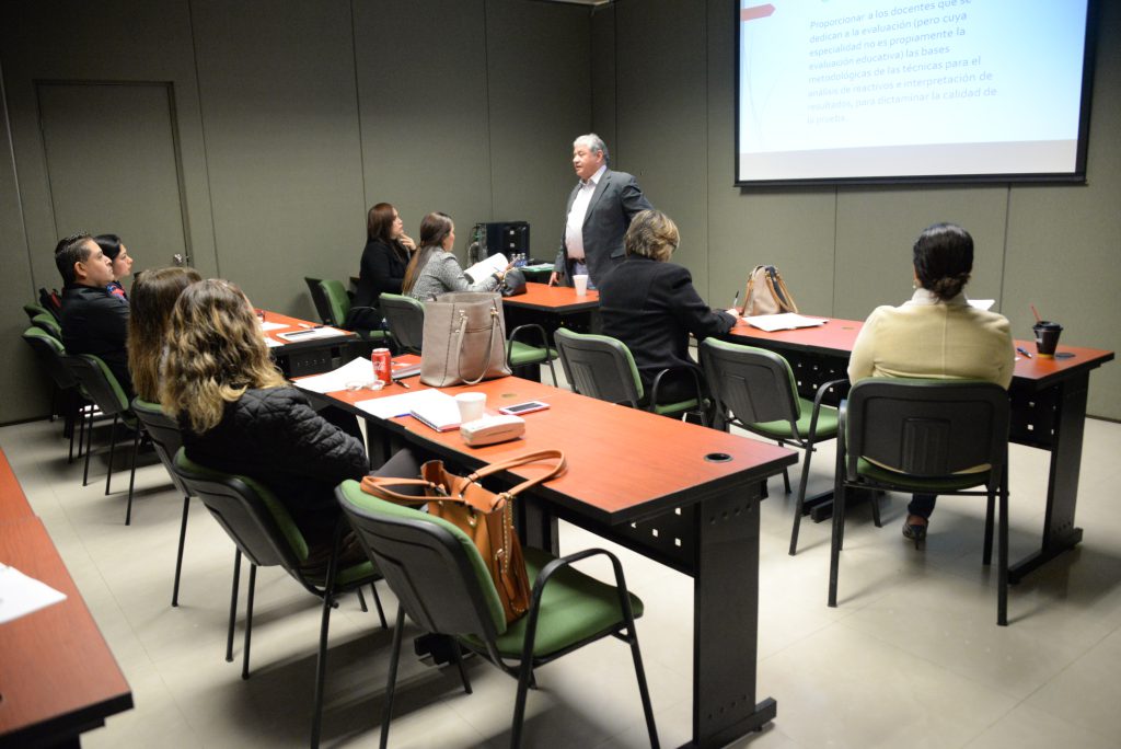 Participan docentes en taller para diseñar el Examen de Egreso de Nivel Superior (EXENS)