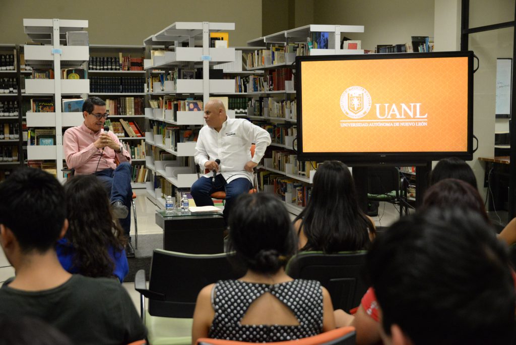 Comparte con estudiantes los riesgos de ejercer el periodismo en el ciclo «Frente a Frente»
