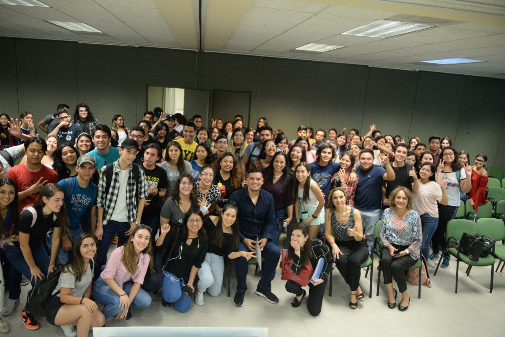 Ofrece charla sobre la importancia del marketing de alimentos