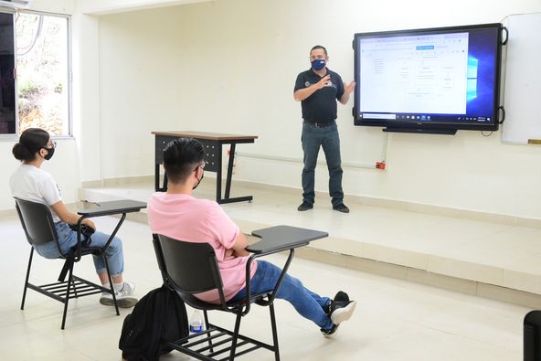Regreso a clases presenciales FCC UANL