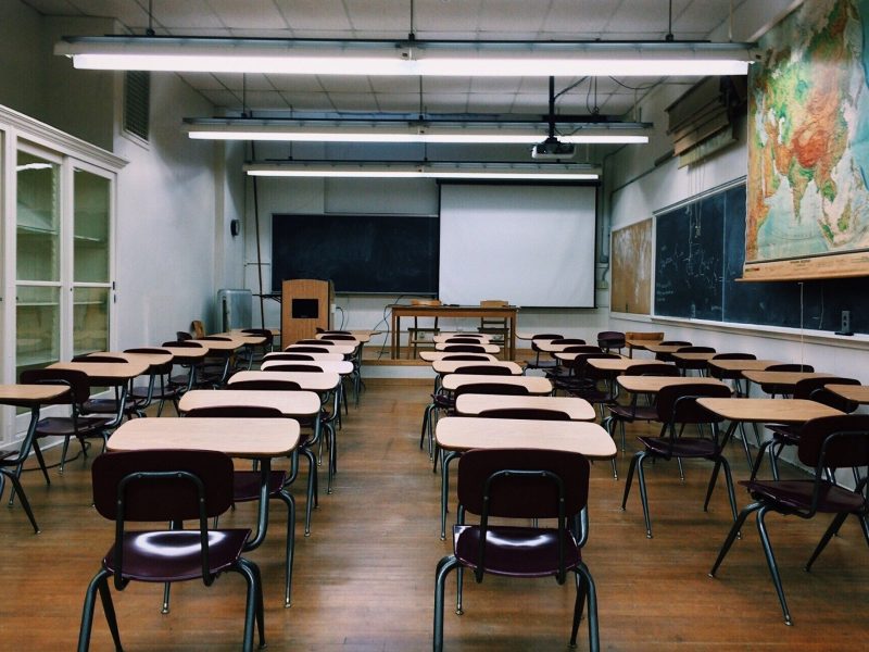 ¿El comportamiento y aprendizaje del estudiante se ve afectado por la ubicación de su asiento en el aula de clase?