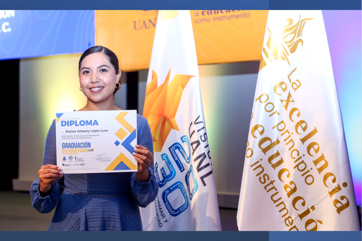 Ceremonia simbólica de graduación de licenciatura de estudiantes becados por Fundación UANL