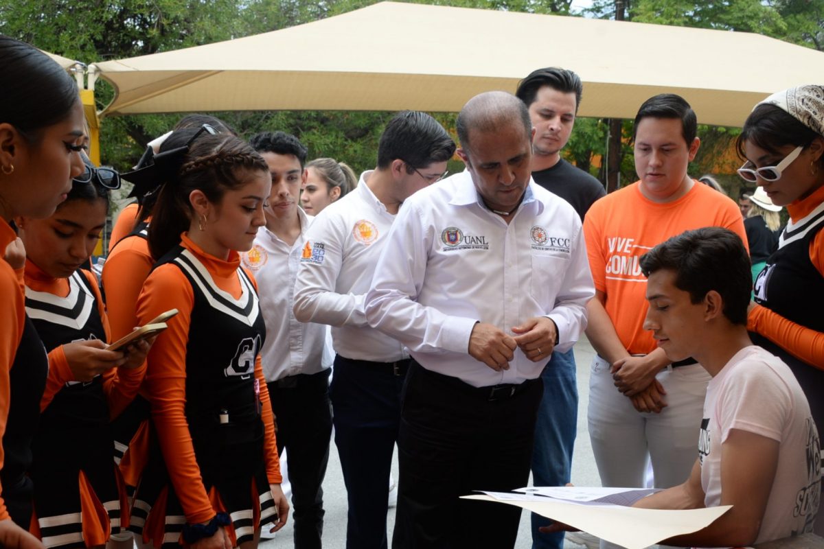 500 pericos participaron en la Feria de Servicios ‘Vive Comunicación’
