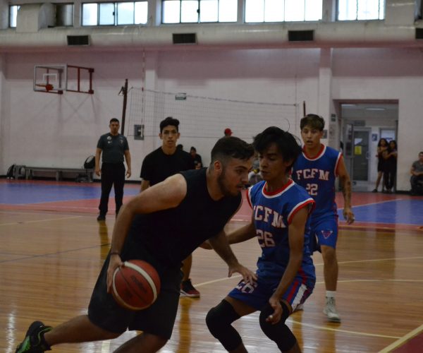 Pericos se imponen ante Bisontes en arranque de torneo de básquet