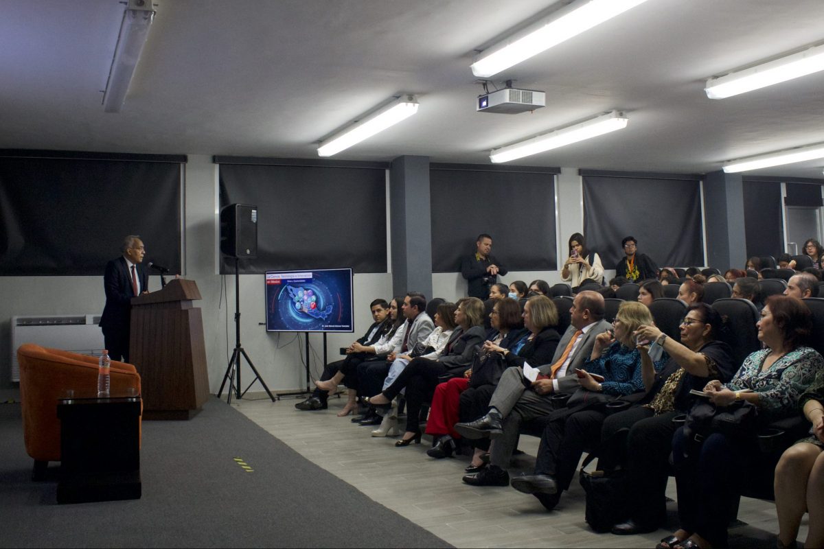 Por una ciencia que sirva a la comunidad; Dr. Juan Manuel Alcocer conversa con estudiantes de FCC