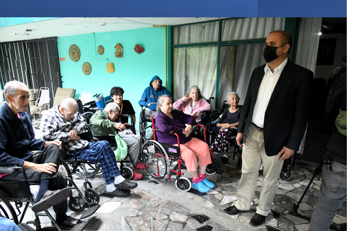 Entrega de Pericolecta al adulto mayor