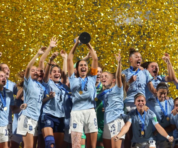 España obtiene Copa Mundial de futbol femenil sub-17