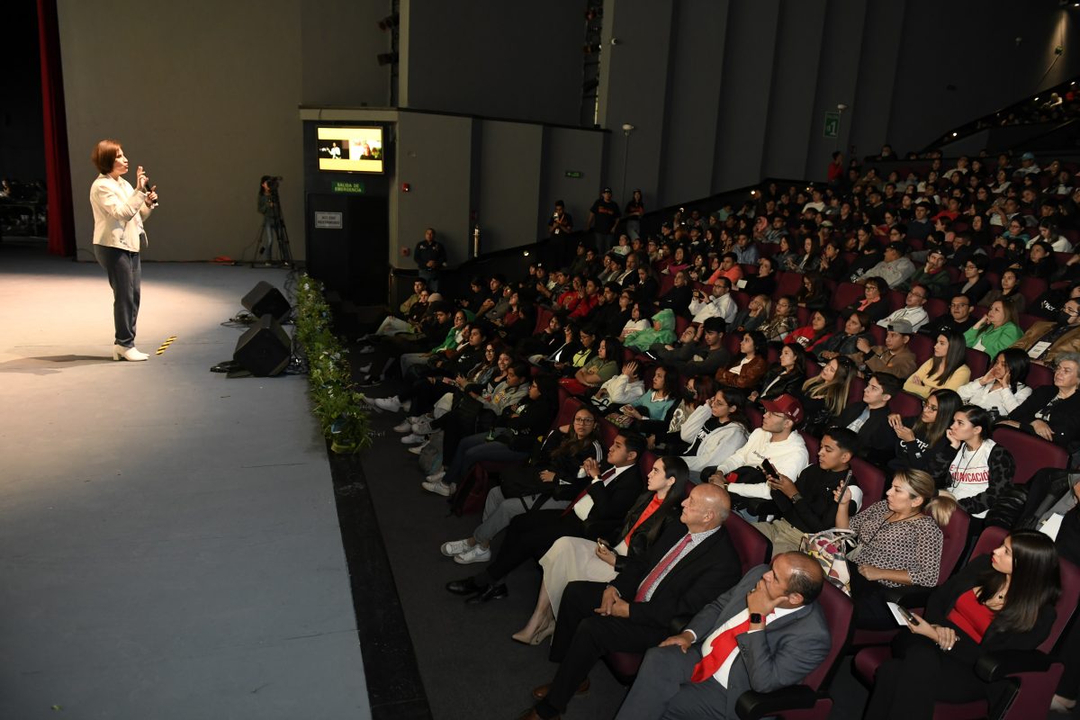 Primer día de CLICK concluye con asistencia de mil 400 personas