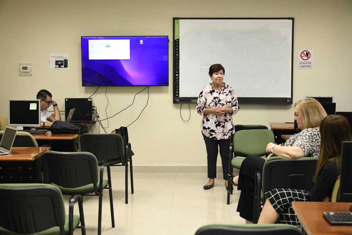 Investigadores y aspirantes a SNI de FCC asisten a taller informativo CONAHCyT