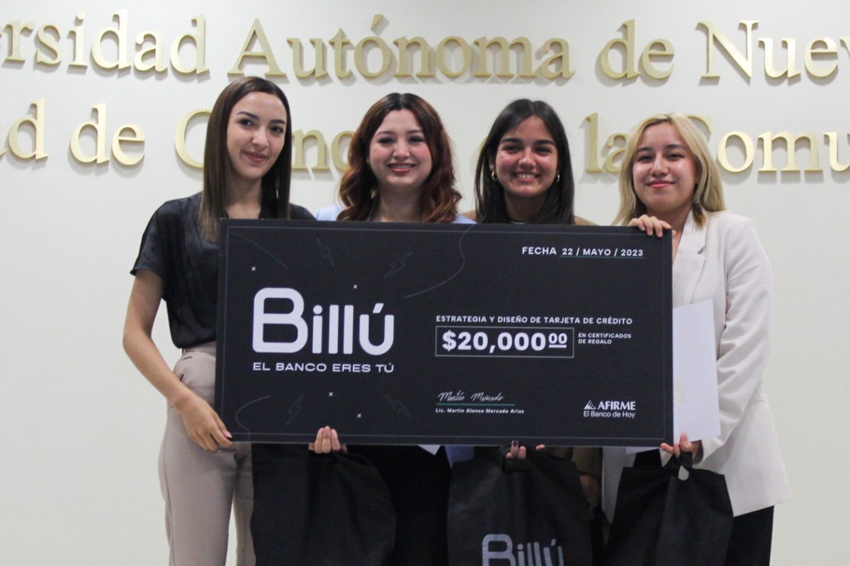 Ganadoras de INTACOM recibieron premio de 20 mil pesos y diseñarán tarjeta de crédito