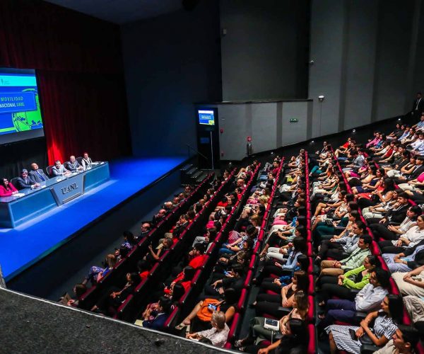 Alumnos de intercambio UANL parten a 14 naciones; rector les da la despedida