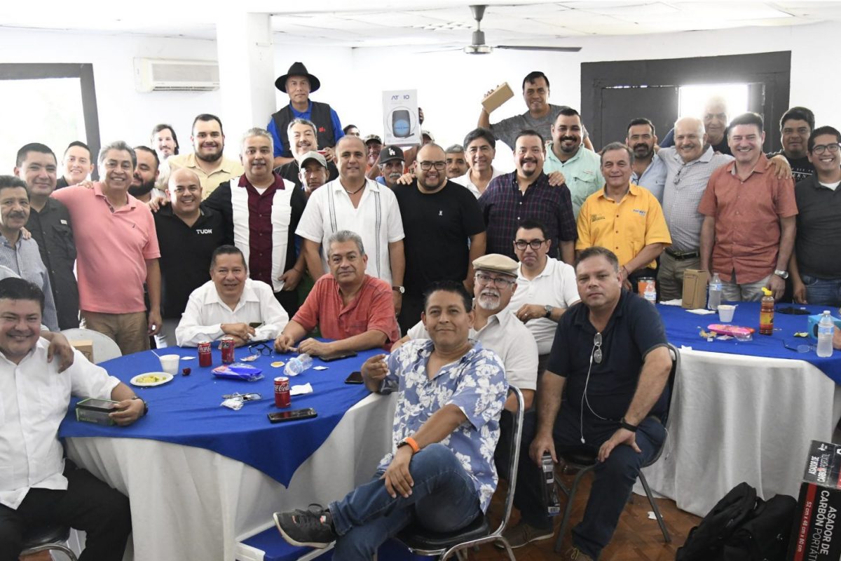 Docentes y personal de FCC festeja Día del Padre