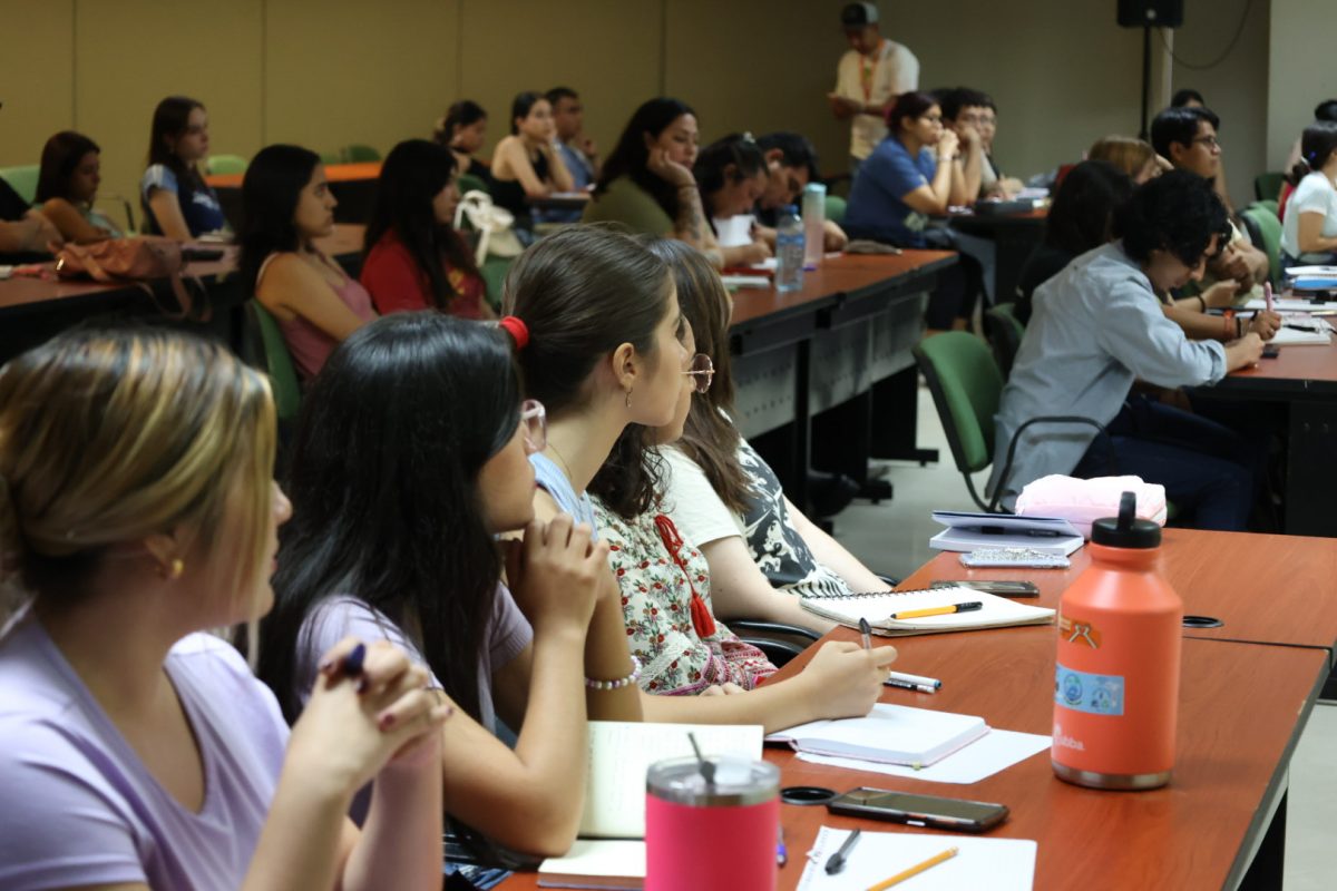 Decenas de estudiantes se suman a aprender y colaborar en Laboratorio de Marketing Digital