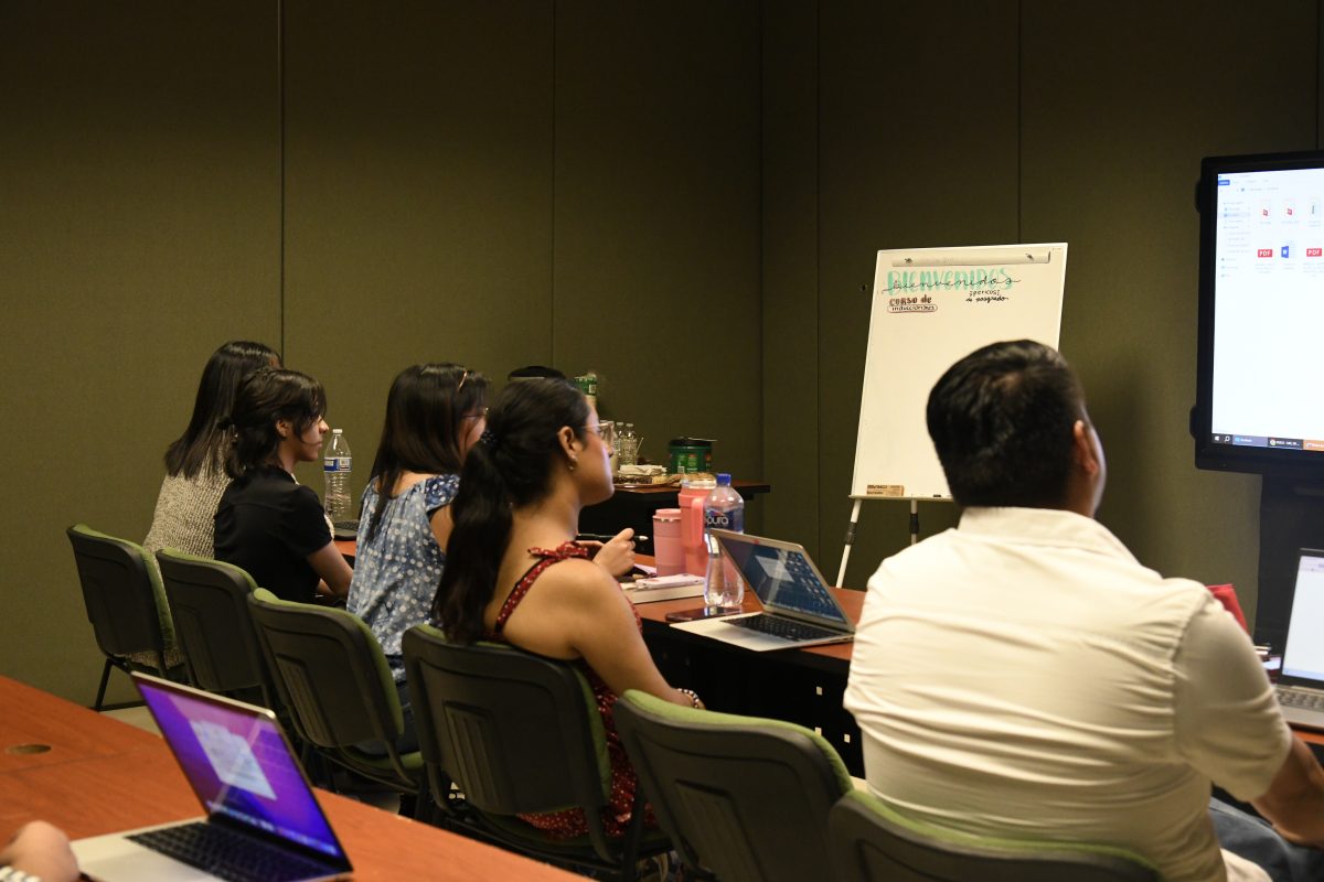 Alumnos de posgrado en FCC toman curso de inducción