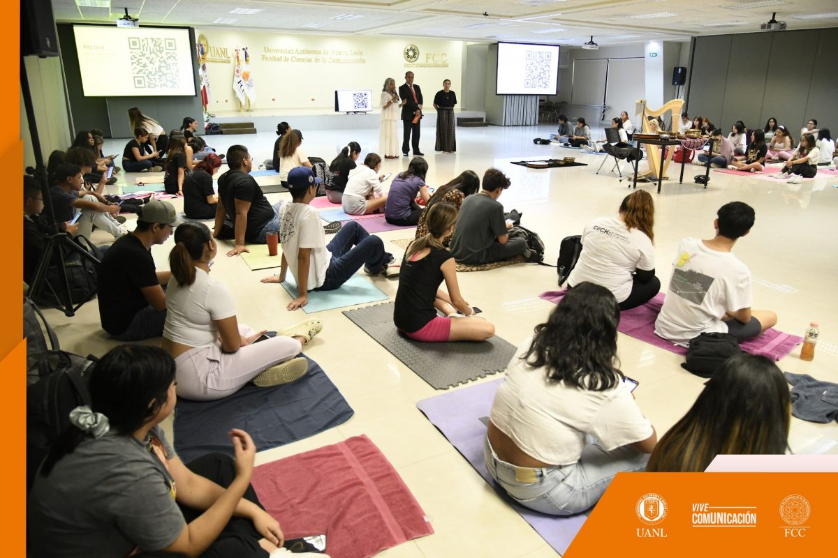Taller de música y sonidos terapéuticos relaja a alumnos de FCC