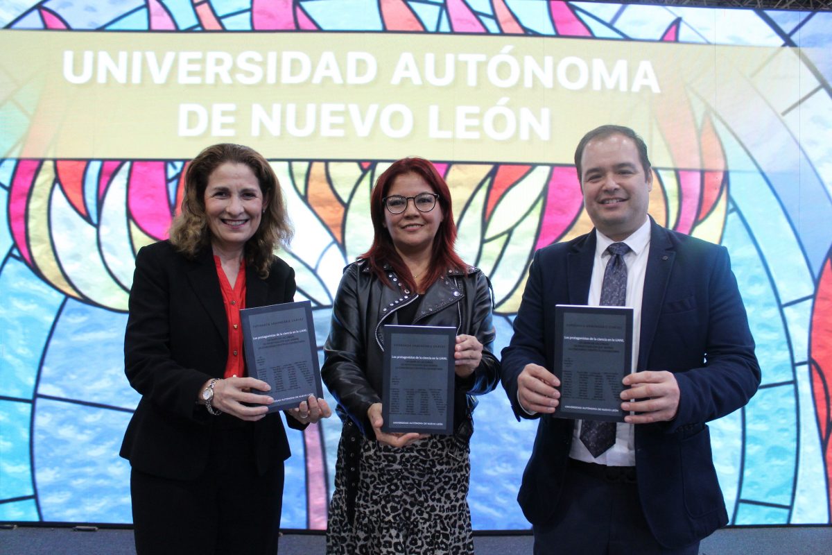 Docente de FCC, Esperanza Armendariz, presenta su libro “Los protagonistas de la Ciencia en la UANL” en FIL 2023