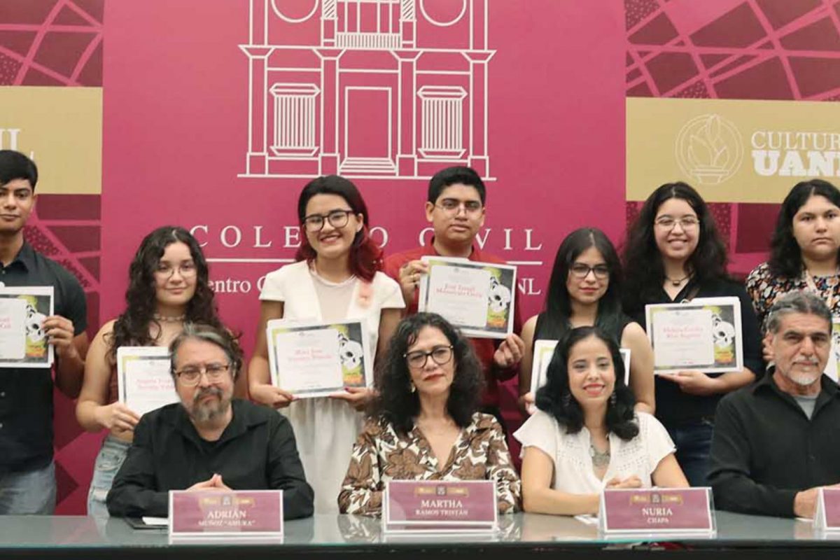 PREMIAN A ESTUDIANTES PARTICIPANTES DEL CONCURSO CÓMIC-HISTORIETA UANL 2024