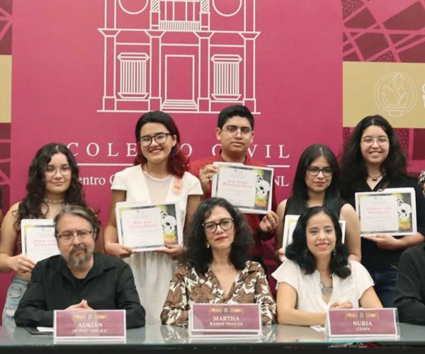 PREMIAN A ESTUDIANTES PARTICIPANTES DEL CONCURSO CÓMIC-HISTORIETA UANL 2024