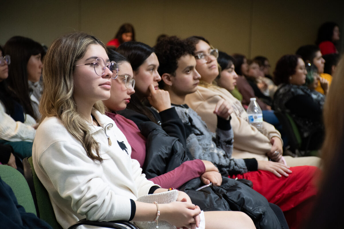 FCC presenta actividades estudiantiles en inducción