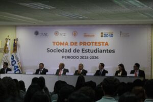 Rector toma protesta a nueva Mesa Directiva de SEFCC