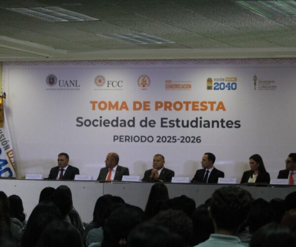 Rector toma protesta a nueva Mesa Directiva de SEFCC