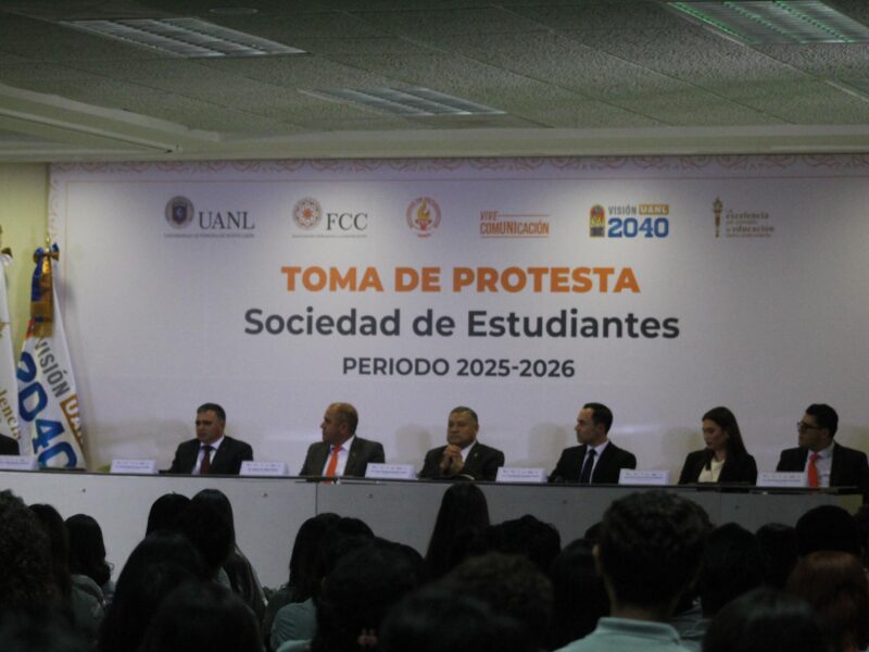 Rector toma protesta a nueva Mesa Directiva de SEFCC