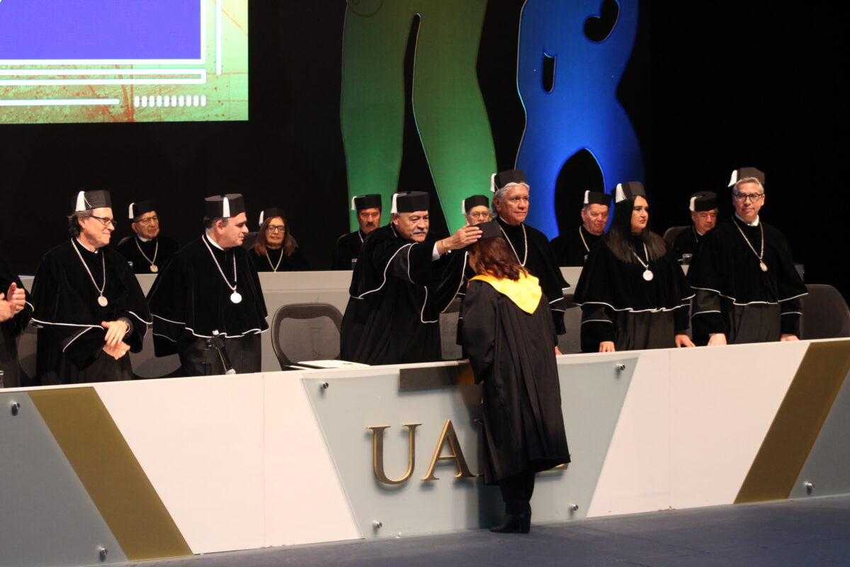 UANL otorga premio a las artes, investigaciones y doctorados
