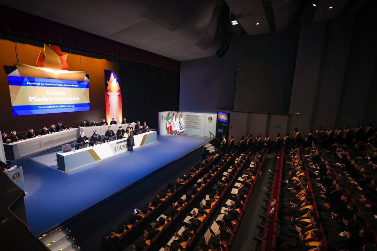 UANL reconoce a sus egresados ejemplares