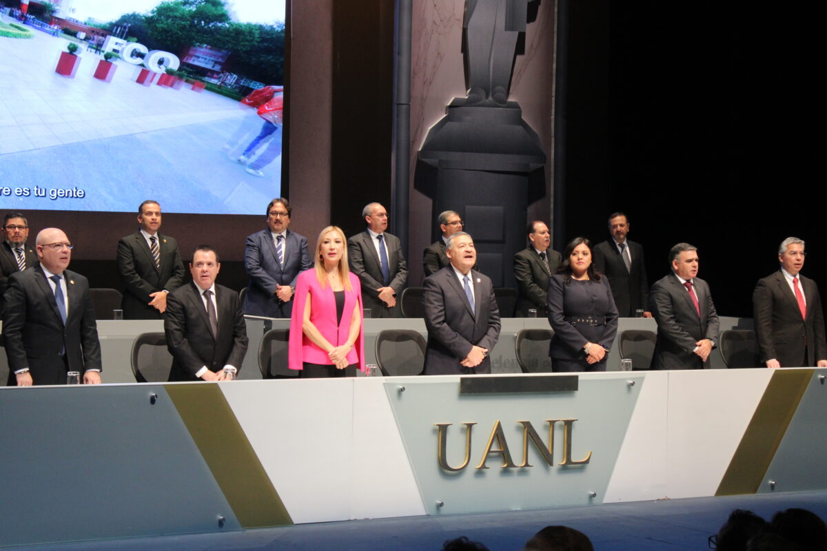 UANL entrega medalla a médicos, investigadores y artistas