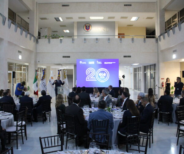 WTC celebra 20° aniversario en la UANL