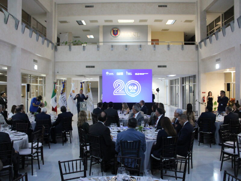 WTC celebra 20° aniversario en la UANL