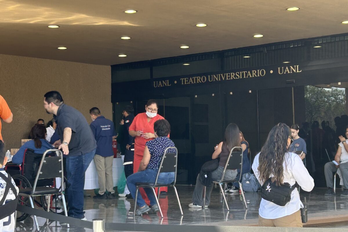 Campaña de vacunación en la UANL