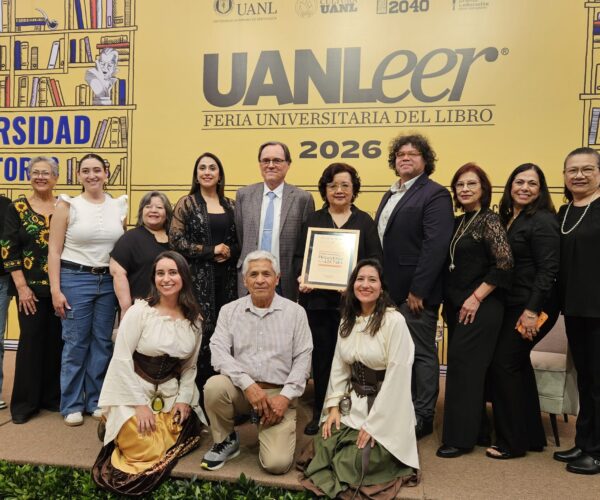 Entregan premio a la palabra viva en UANLeer