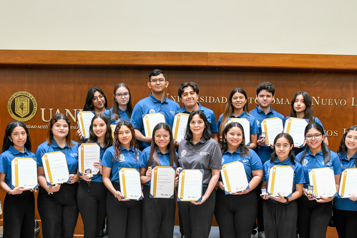 Estudiantes de FCC reciben reconocimiento por permanencia en programa de talentos 