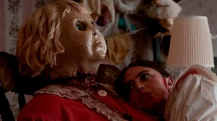 Dolly, Juega Conmigo: La pesadilla entre muñecas y el macabro secreto familiar que esconde