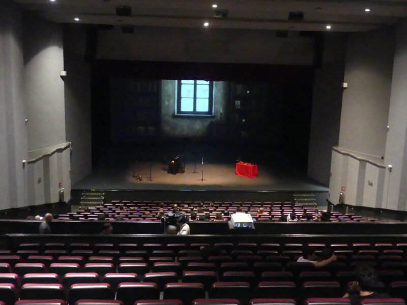 Despertar en el absurdo, “Los sueños de Kafka” se presentó en el Teatro Universitario