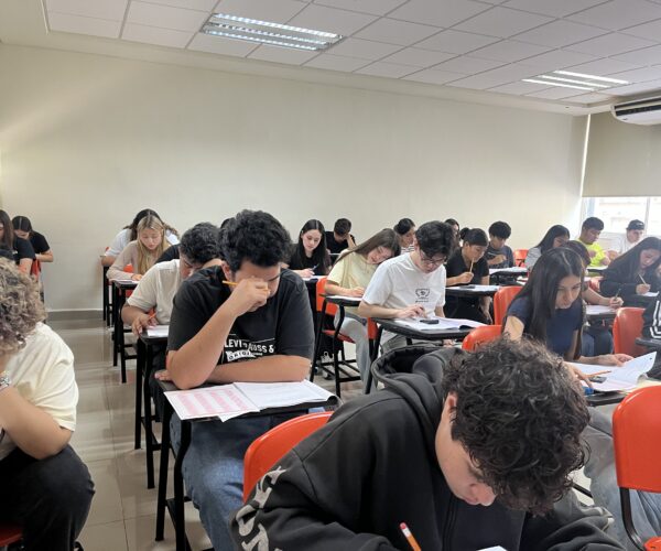 Aspirantes presentan examen de admisión en FCC