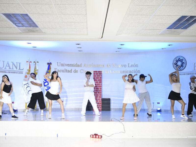 Difusión Cultural FCC aparece en el escenario de inducción y lo llena de baile, música y energía